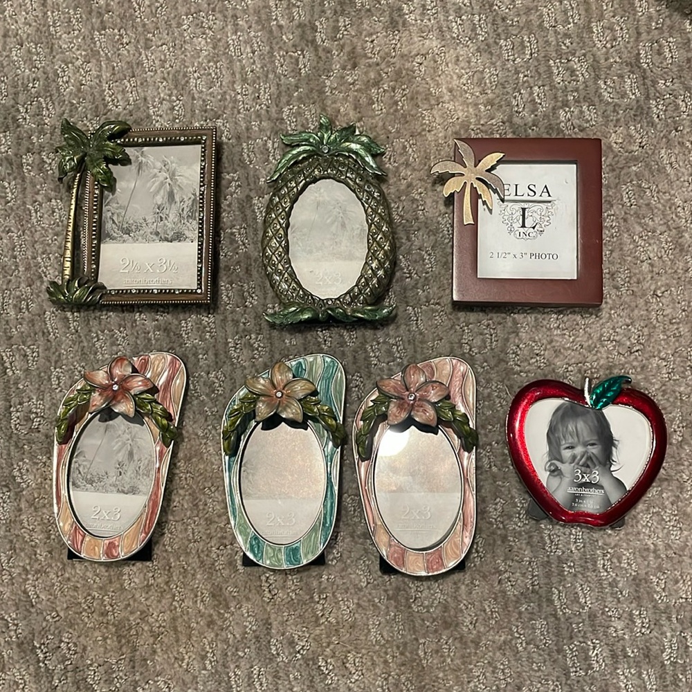 Mini photo frames